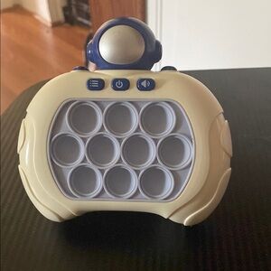 Astronaut pop it game